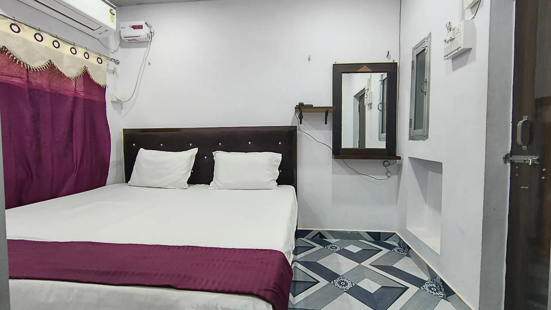 מלון ורנאסי Bl Paying Guest House