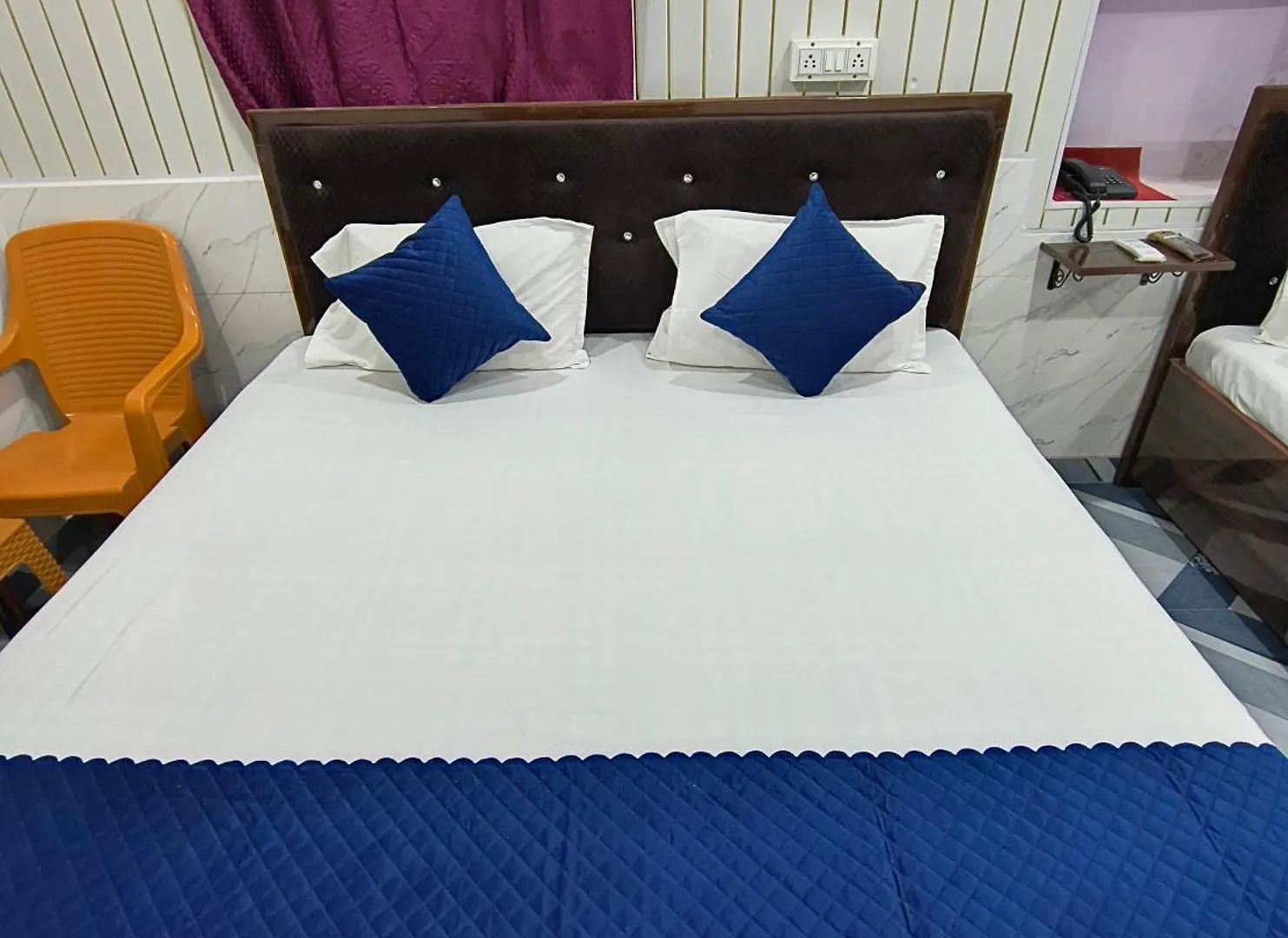 מלון ורנאסי Bl Paying Guest House