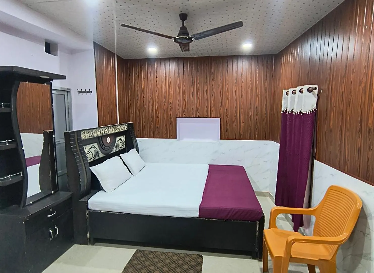 ורנאסי Bl Paying Guest House הודו